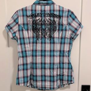 Harley Davidson snap button down shirt. Excellent pre-owned. Size MEDIUM